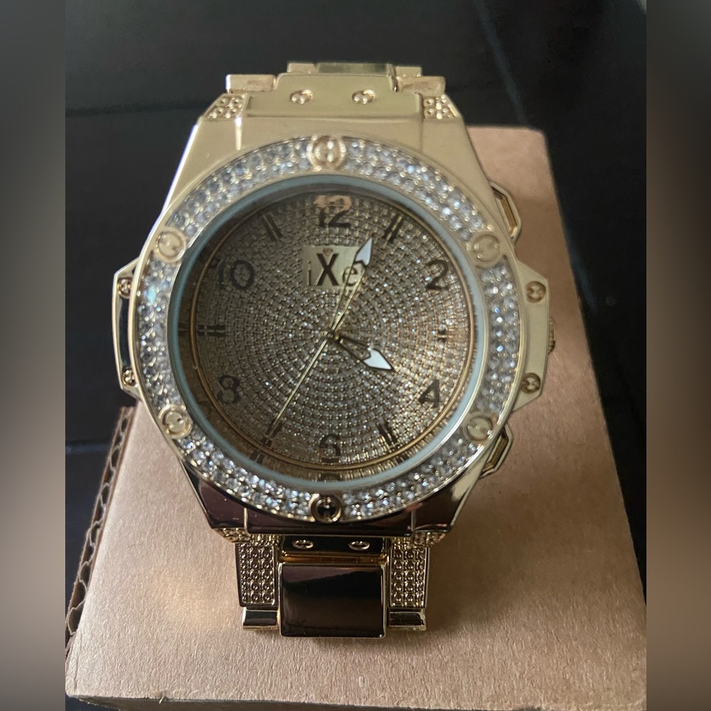 Gold Unisex Wristwatch